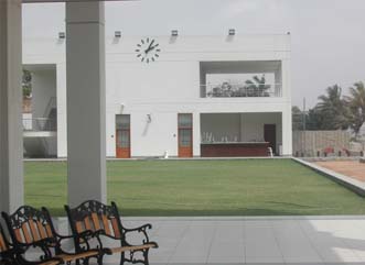 karachi_club_wall_clock_outdoor